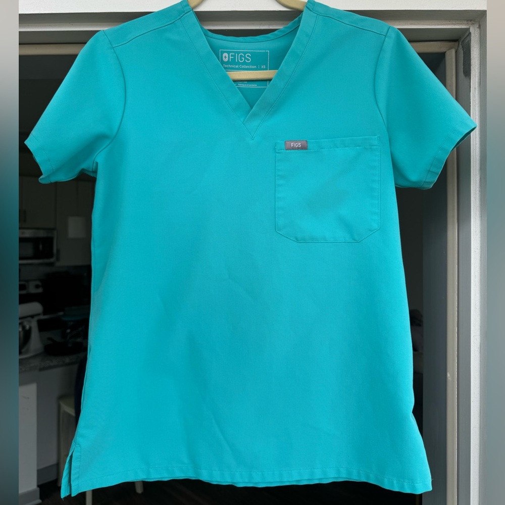 FIGS SCRUBS SET - color Oasis. Great condition!